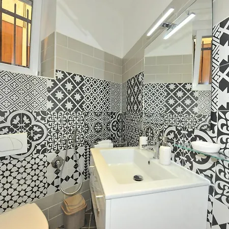 Joivy Stylish 3-bed Flat In * Genova