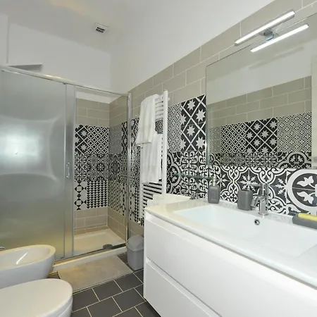 Joivy Stylish 3-bed Flat In Appartamento Genova