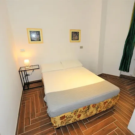 Joivy Stylish 3-bed Flat In Apartment Genoa