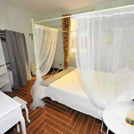 Apartman Joivy Stylish 3-bed Flat In